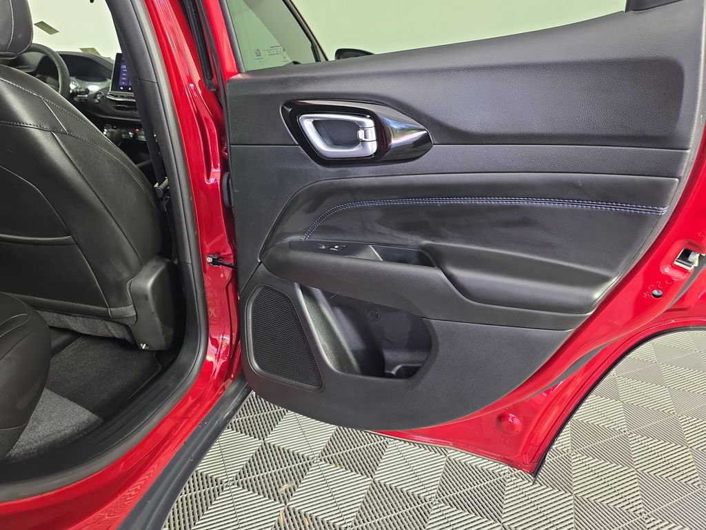 Used 2025 Jeep Compass Latitude w/ Altitude Special Edition AWD/4WD image 30