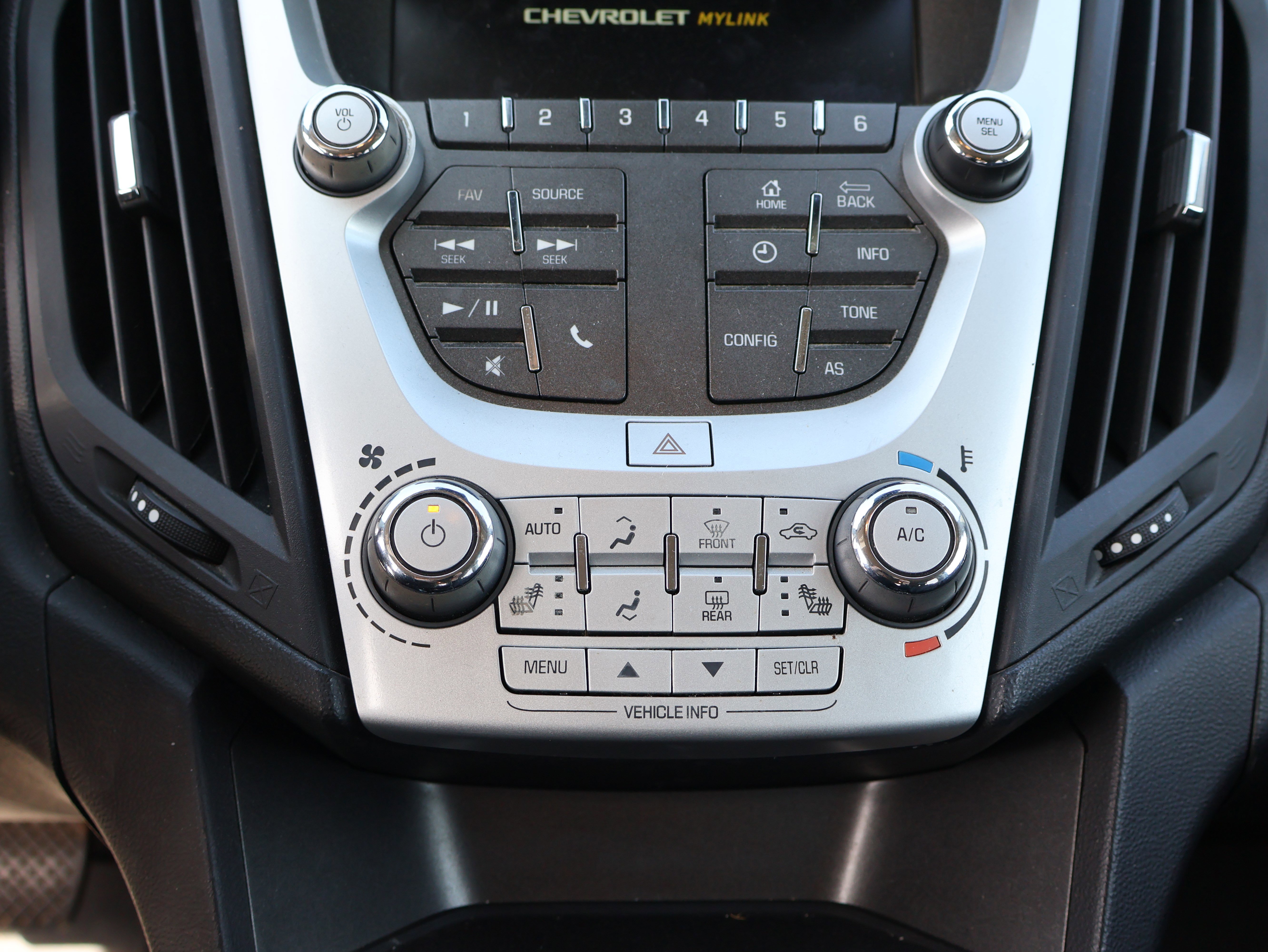 Used 2017 Chevrolet Equinox Premier w/ Enhanced Convenience Package image 26