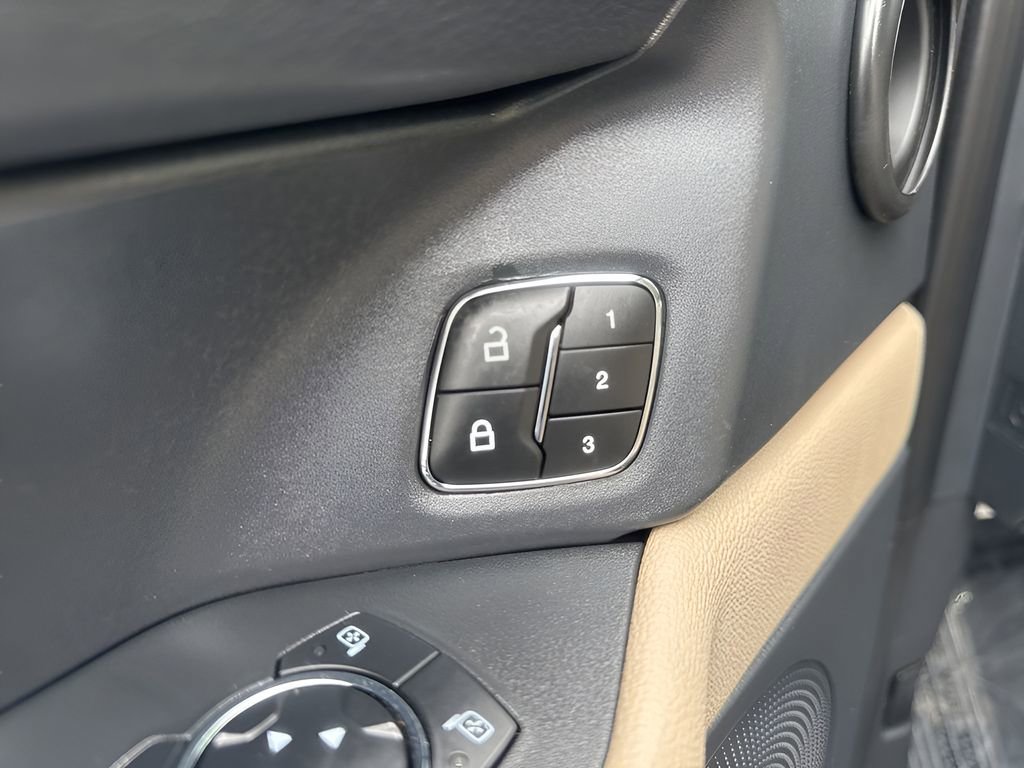 Used 2024 Ford Expedition Max XLT image 11