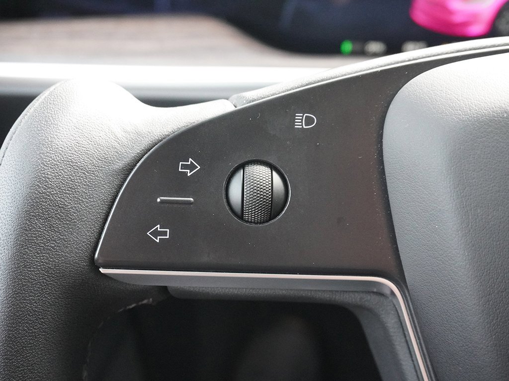 Used 2022 Tesla Model X image 48