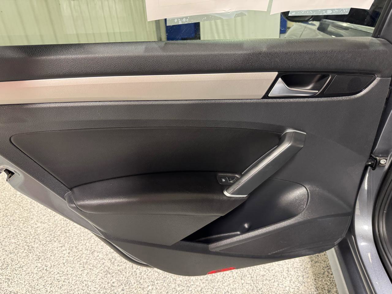 Used 2022 Volkswagen Passat 2.0T SE image 11