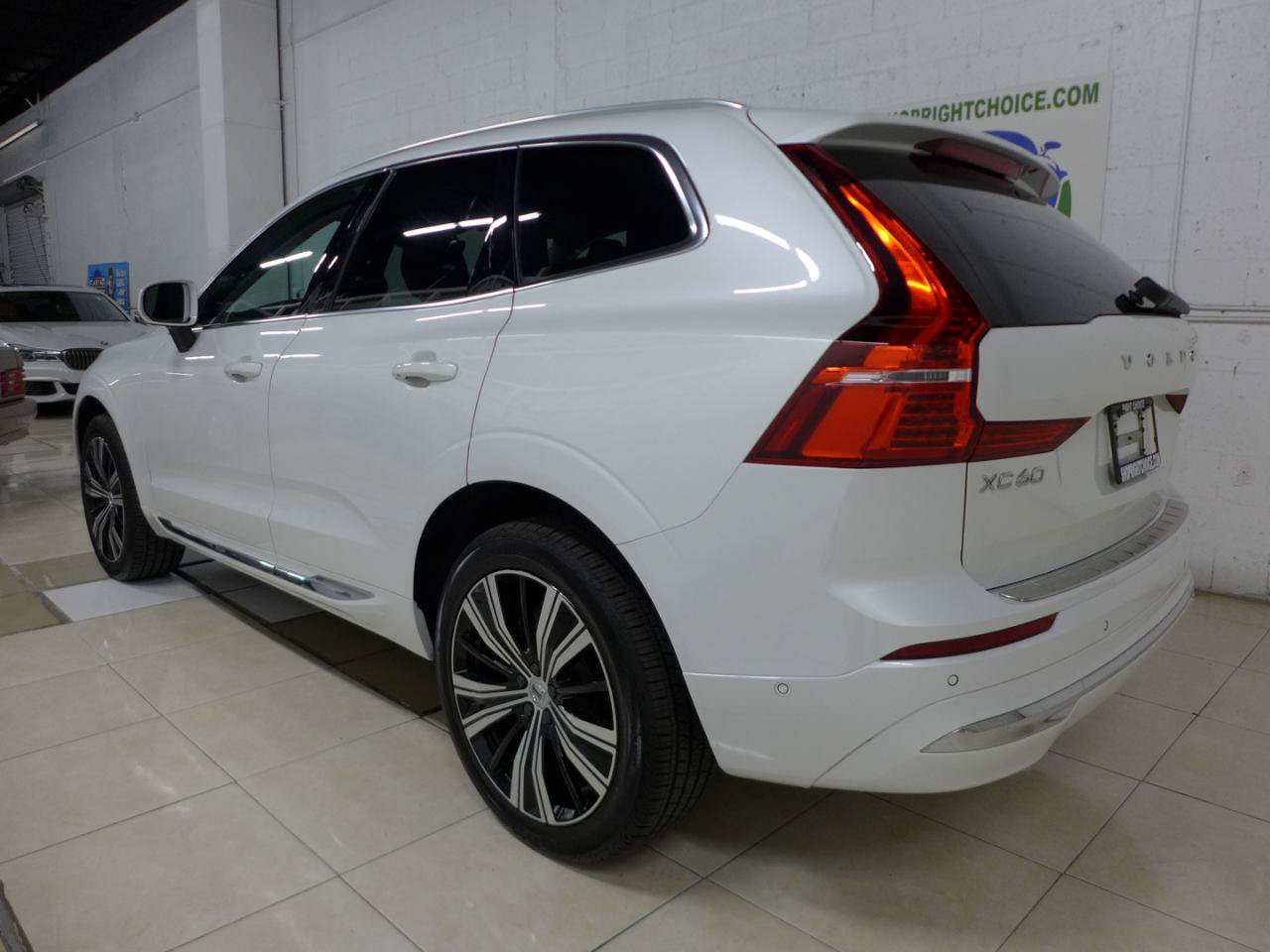 Used 2023 Volvo XC60 B5 Plus w/ Climate Package AWD/4WD image 5