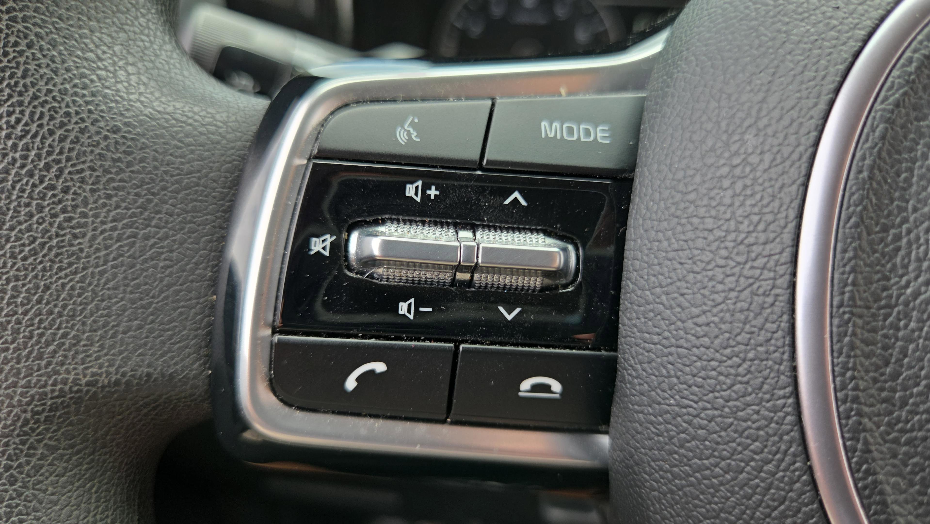 Used 2023 Kia Sorento LX image 17