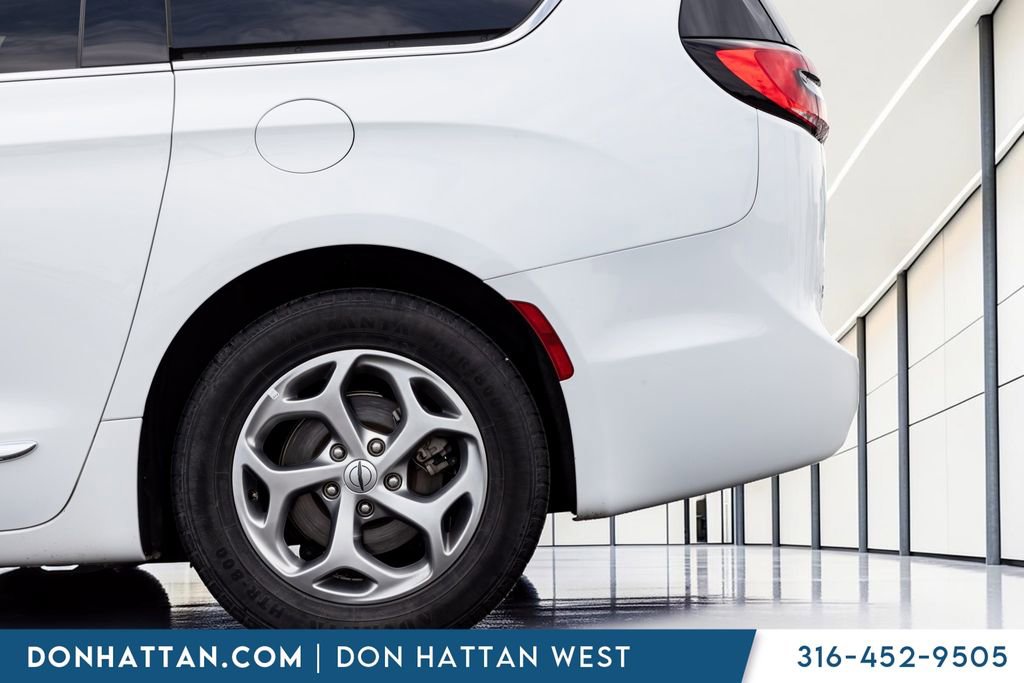 Used 2023 Chrysler Pacifica Limited FWD image 33