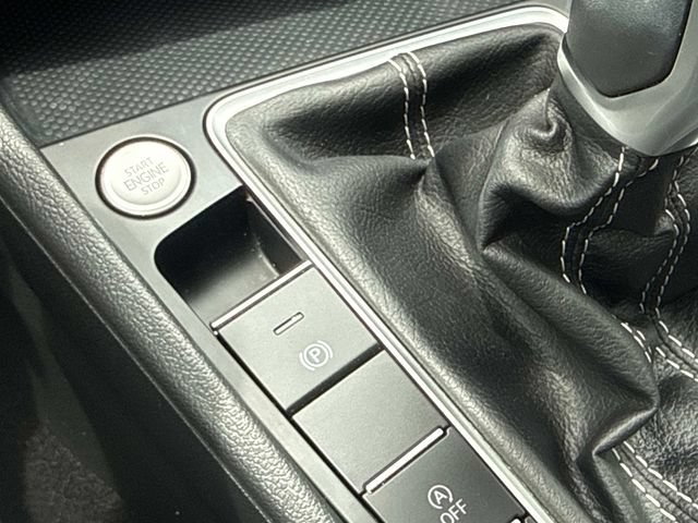 Used 2022 Volkswagen Jetta SE w/ Panoramic Sunroof Package FWD image 25