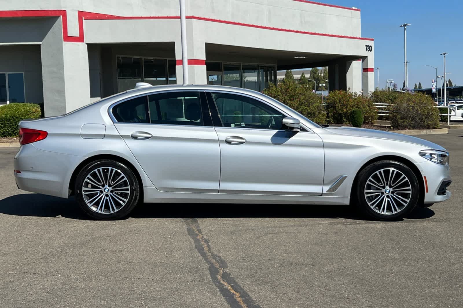 Used 2020 BMW 530i w/ Premium Package RWD image 6