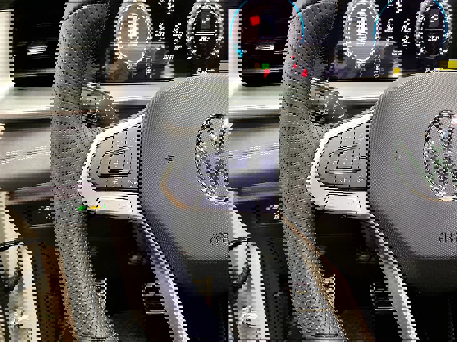 New 2026 Volkswagen Tiguan SE R-Line image 17