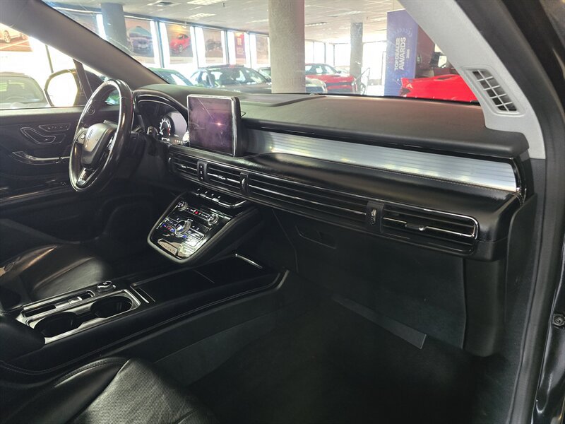Used 2021 Lincoln Corsair AWD w/ Premium Package image 14