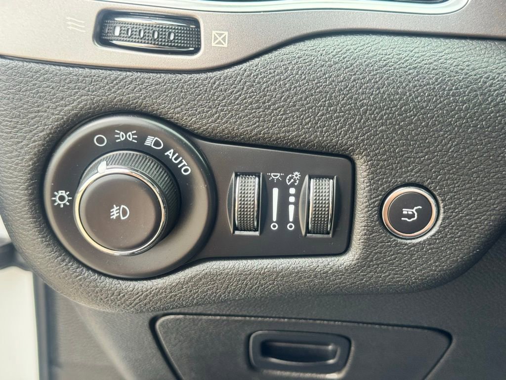 Used 2022 Jeep Cherokee Limited w/ Elite Package image 25