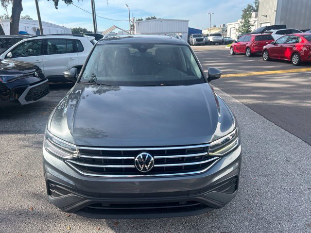 Used 2022 Volkswagen Tiguan SE w/ Panoramic Sunroof Package FWD image 17