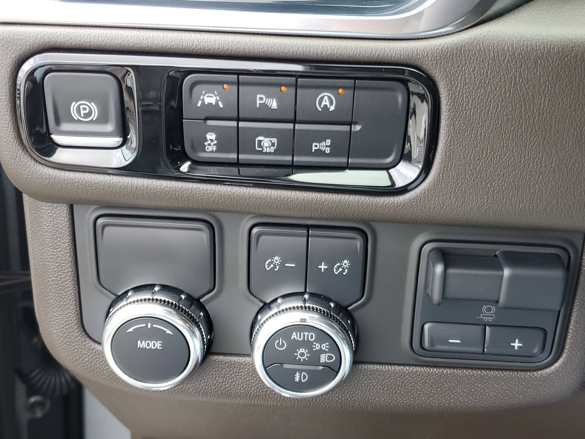 Used 2025 GMC Yukon Elevation RWD image 23