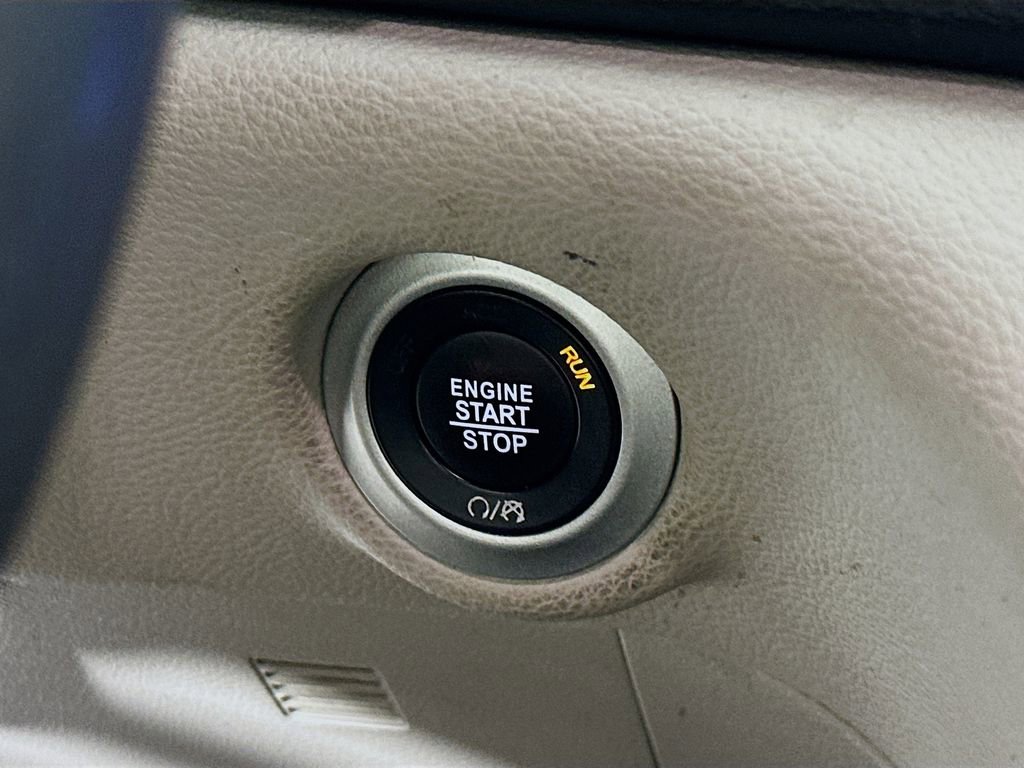 Certified 2024 Chrysler Pacifica Limited image 23