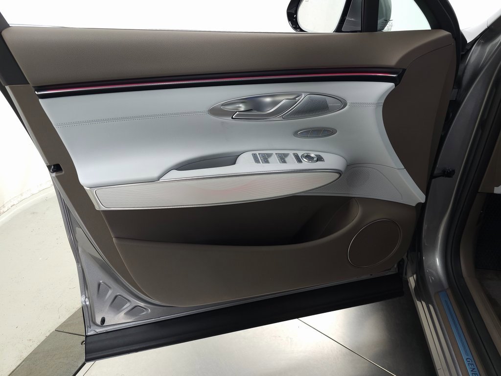 Used 2026 Genesis GV70 2.5T Advanced image 9