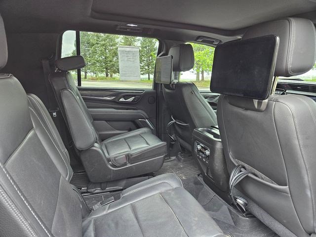 Used 2021 GMC Yukon XL Denali w/ Denali Premium Package AWD/4WD image 16