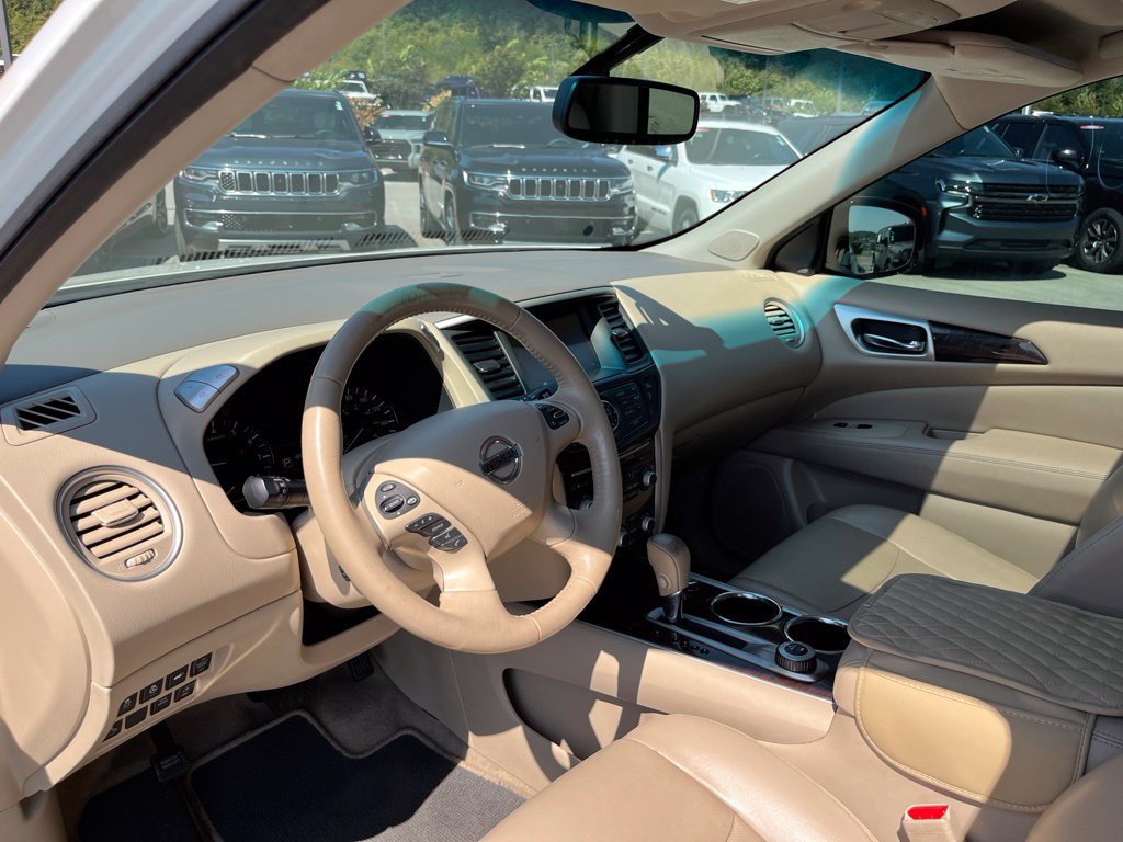 Used 2015 Nissan Pathfinder Platinum w/ Cargo Package FWD image 6