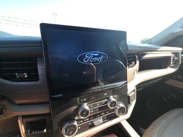 Used 2024 Ford Expedition Max Limited AWD/4WD image 12