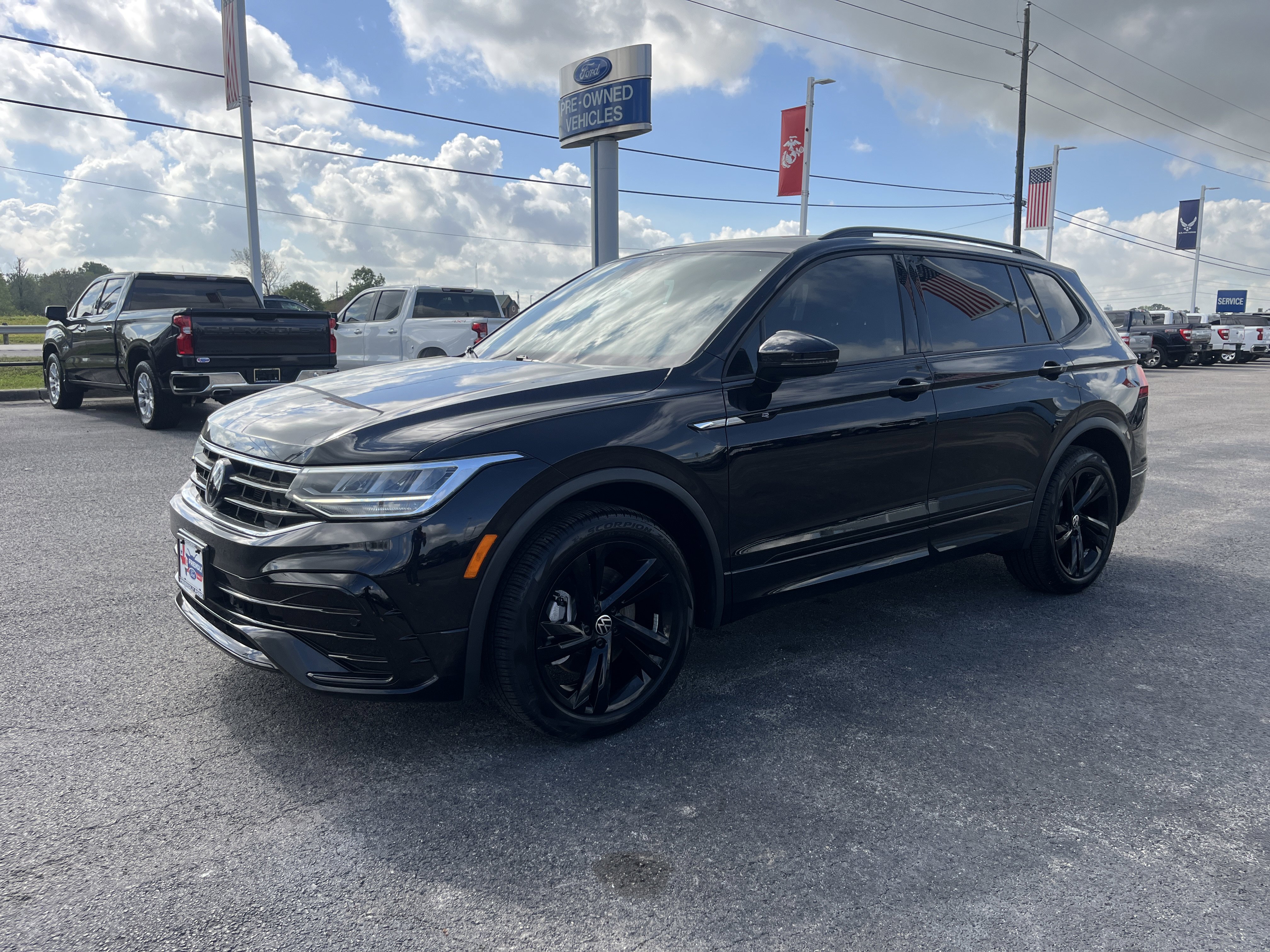 Used 2024 Volkswagen Tiguan SE R-Line image 7