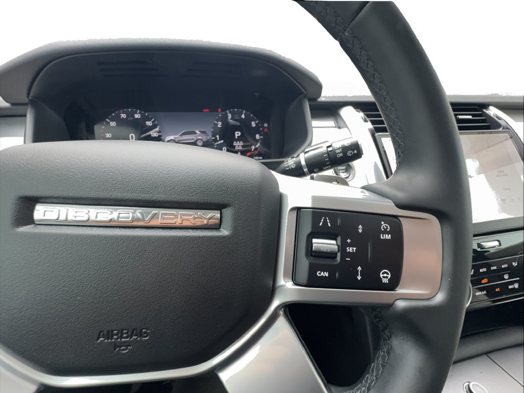 Used 2025 Land Rover Discovery Dynamic SE AWD/4WD image 46