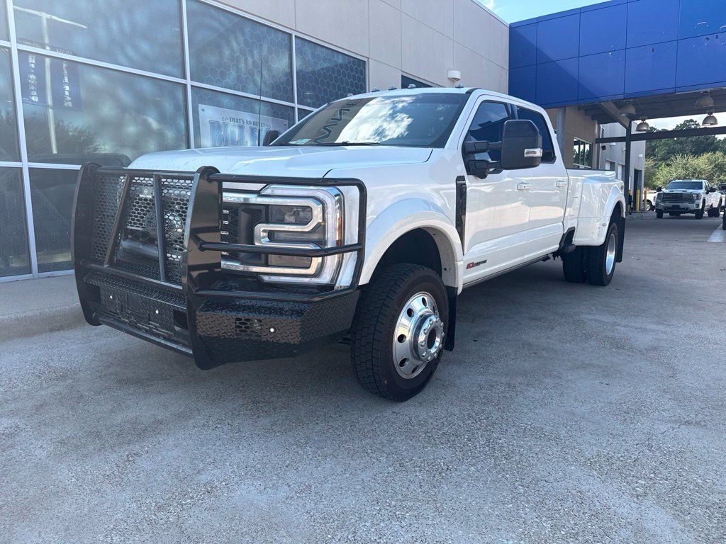 Certified 2026 Ford F450 Platinum w/ FX4 Off-Road Package AWD/4WD image 4
