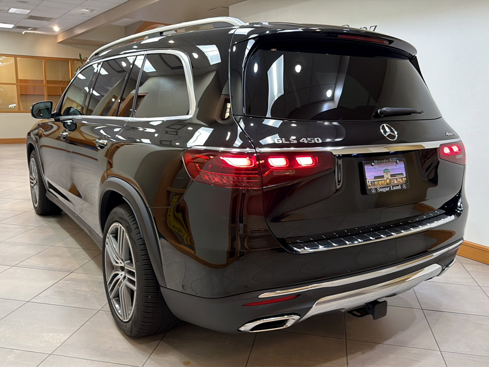 Used 2025 Mercedes-Benz GLS 450 4MATIC image 4
