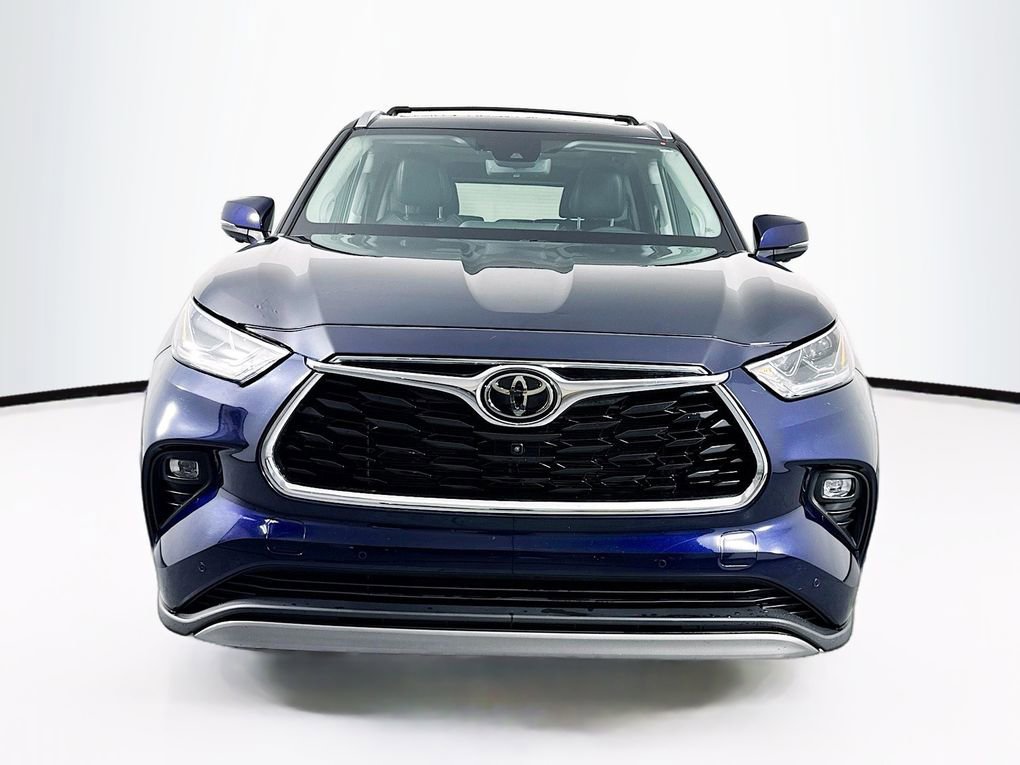 Used 2023 Toyota Highlander Platinum image 2