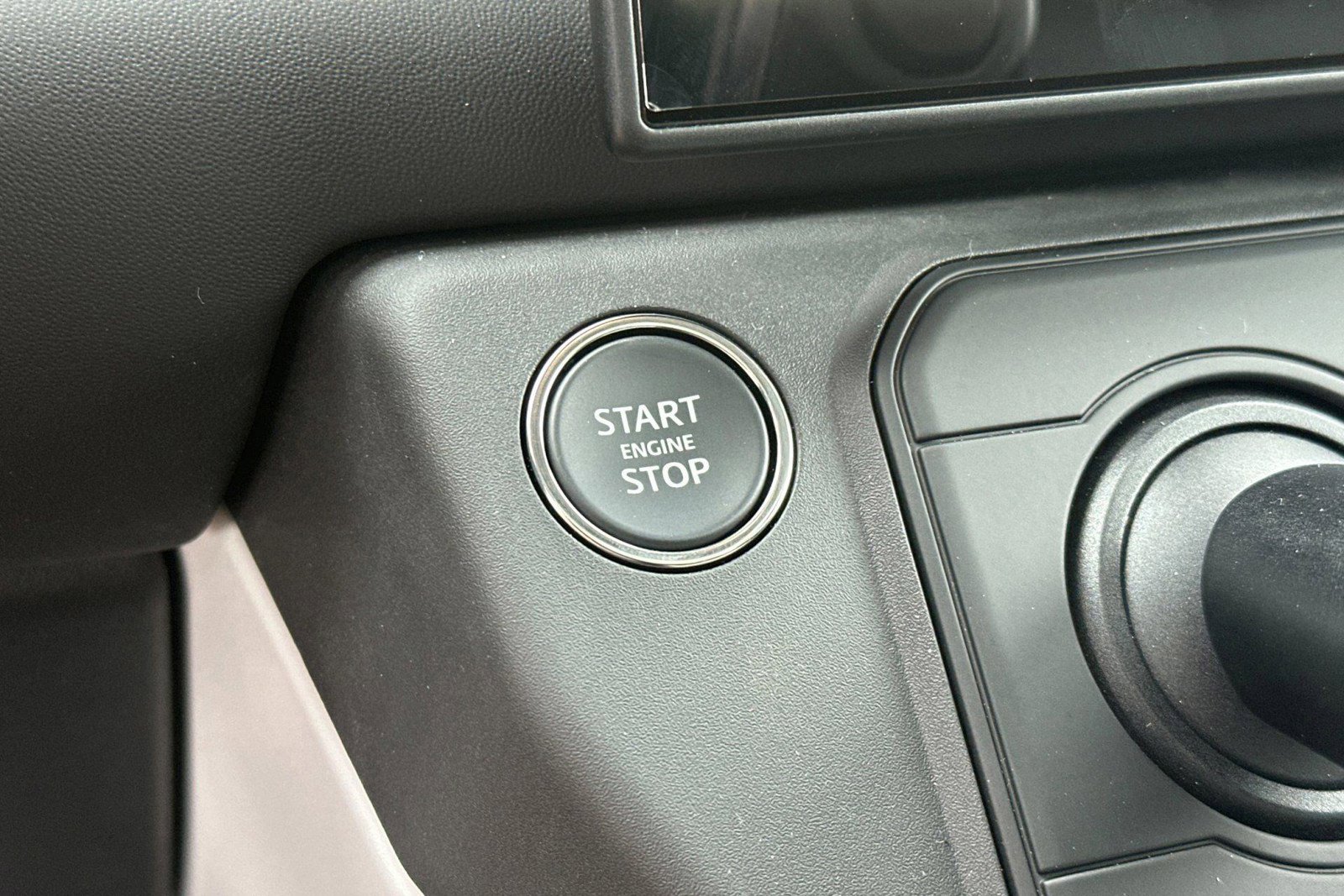 New 2026 Land Rover Defender 110 X-Dynamic SE AWD/4WD image 29