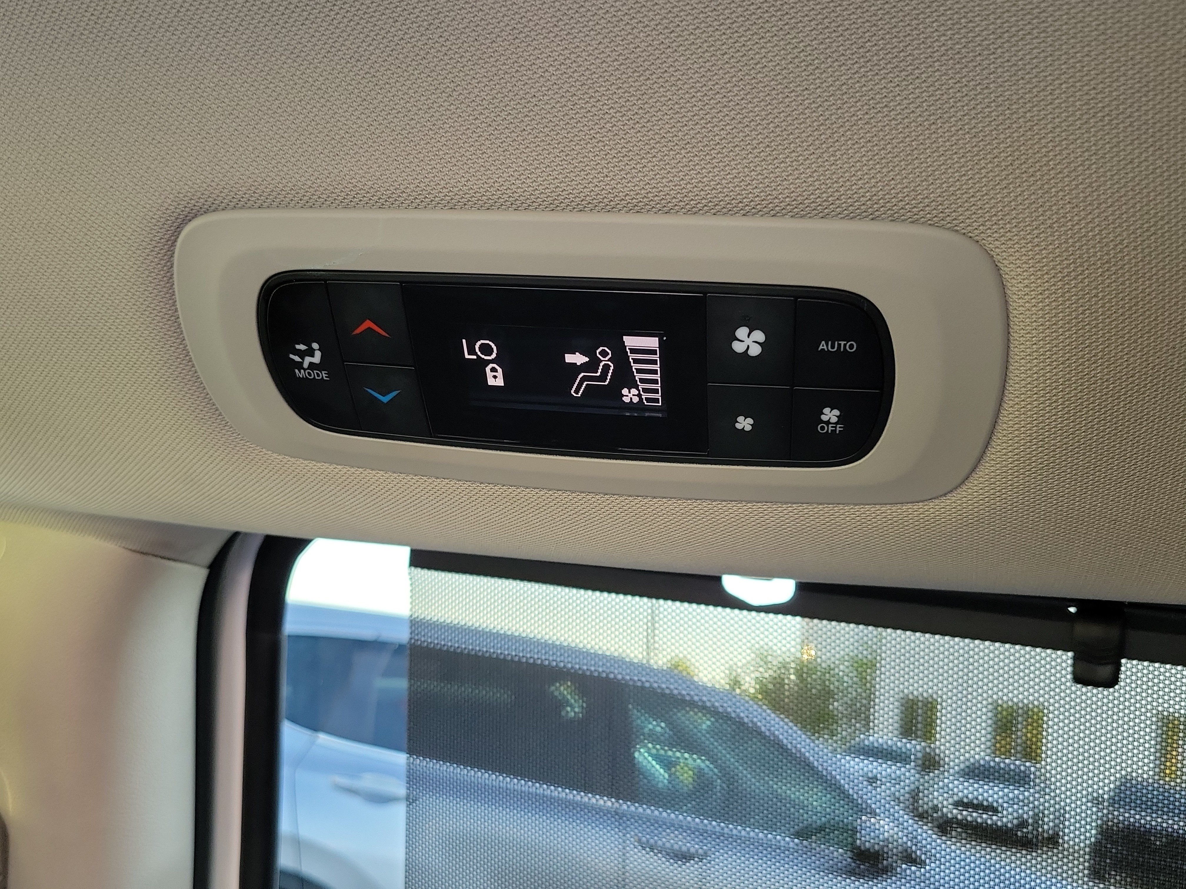 Used 2024 Chrysler Pacifica Touring-L FWD image 19