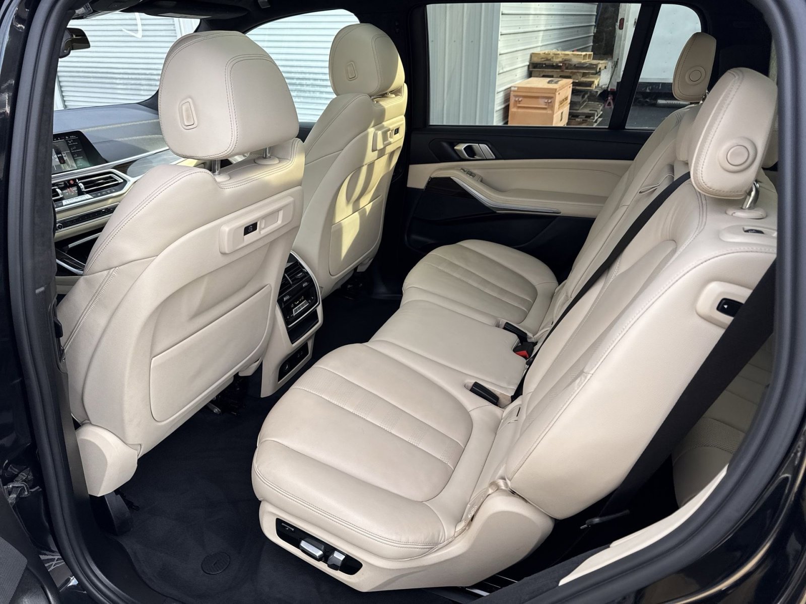 Used 2021 BMW X7 xDrive40i w/ Premium Package 2 image 25