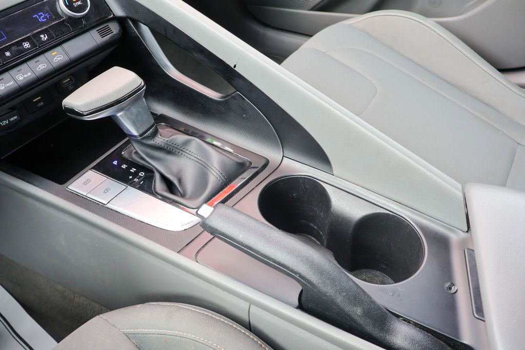 Used 2022 Hyundai Elantra SEL image 15