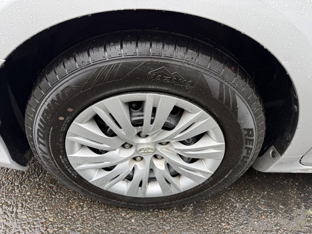 Used 2013 Toyota Camry LE image 12