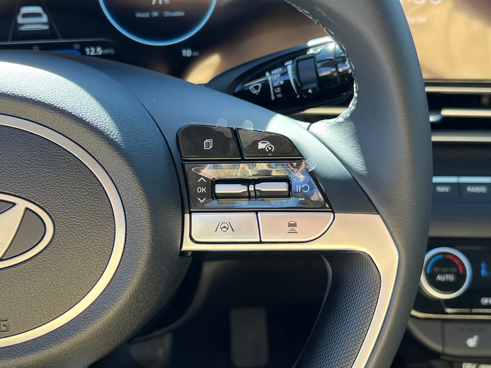 New 2026 Hyundai Elantra Limited FWD image 16