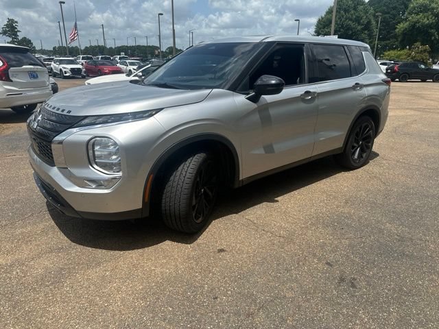 Used 2022 Mitsubishi Outlander SEL Black Edition FWD image 4