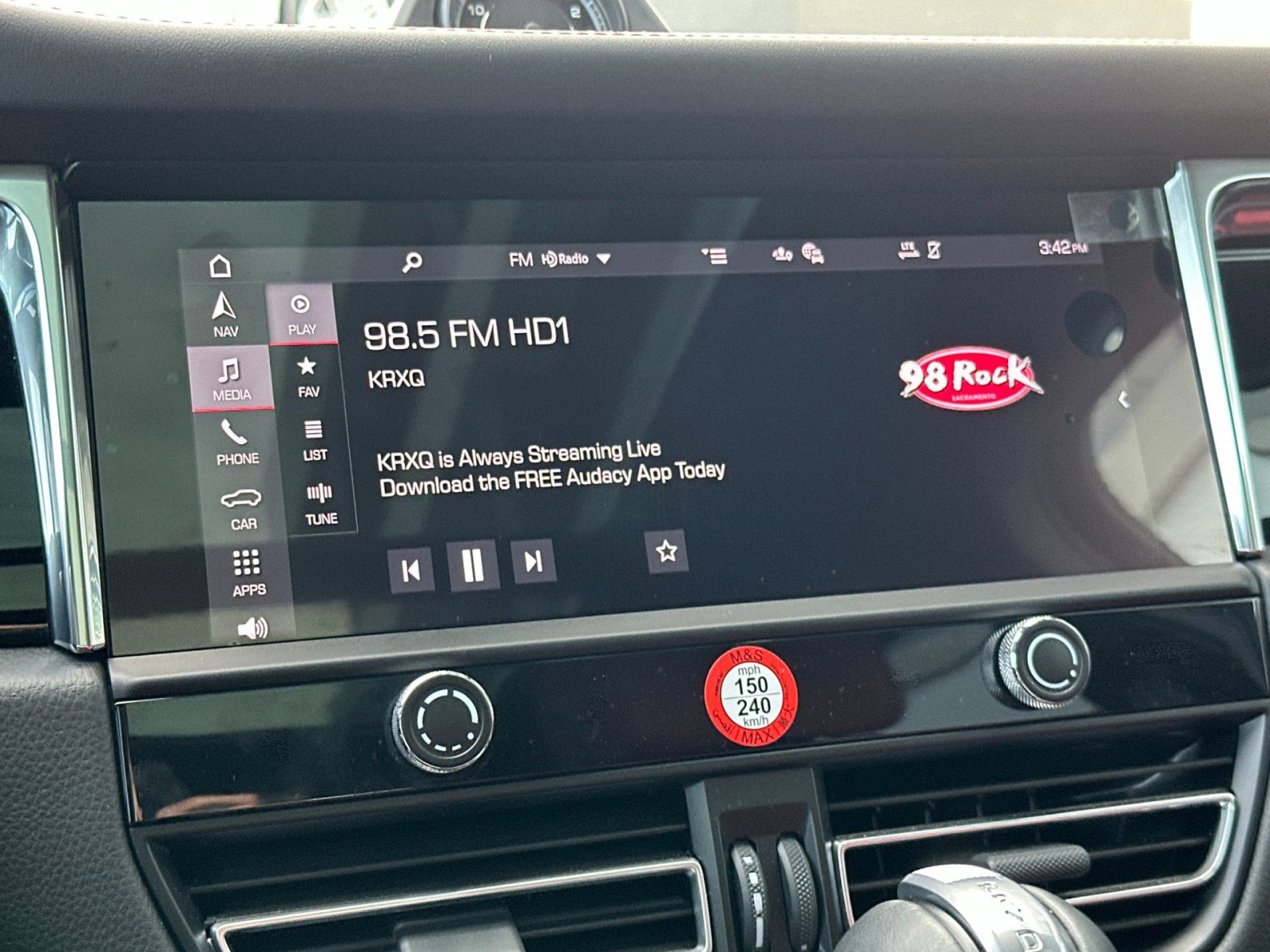 Used 2025 Porsche Macan image 18