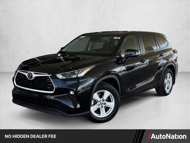 Used 2024 Toyota Highlander LE AWD/4WD image 1