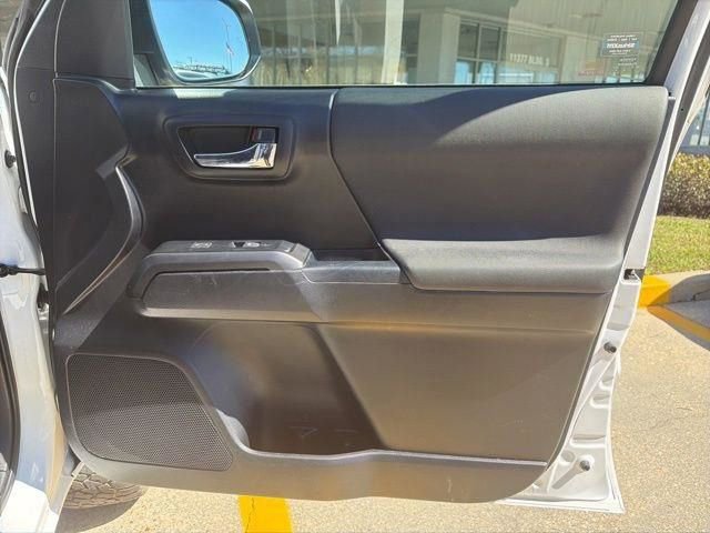 Used 2020 Toyota Tacoma TRD Off-Road w/ Technology Package image 32