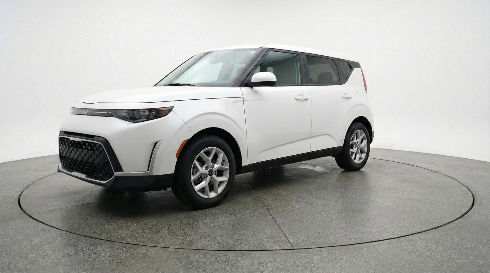 Used 2025 Kia Soul LX w/ LX Technology Package image 3