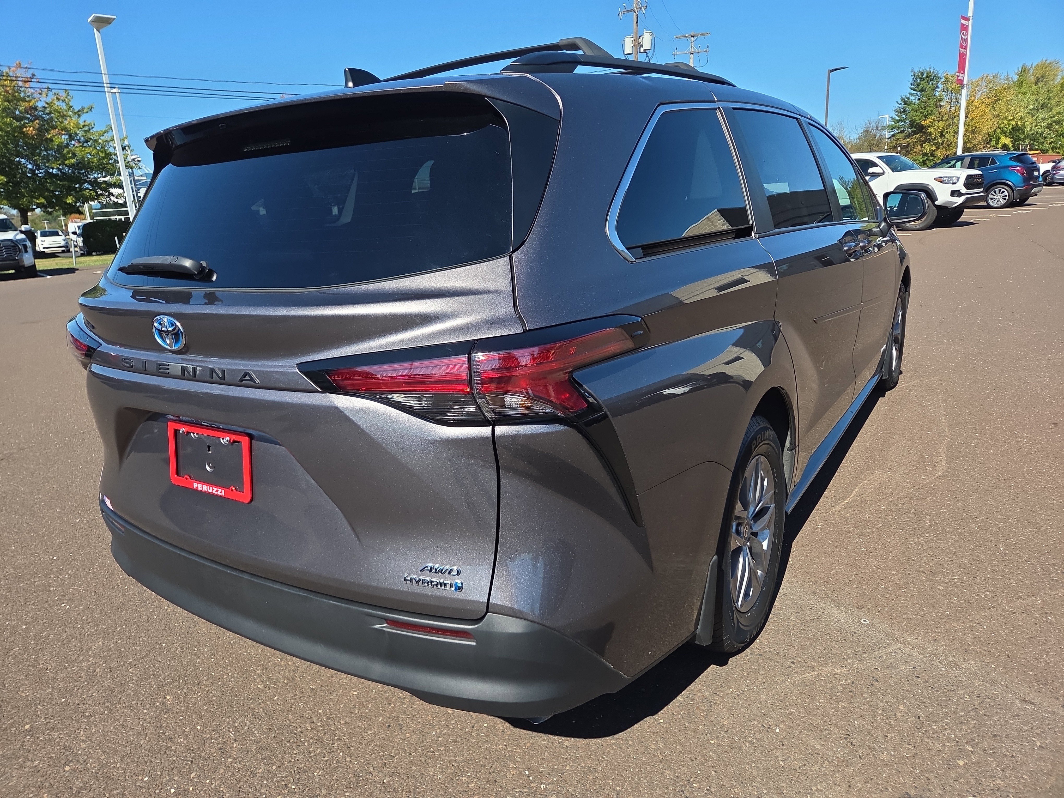 Certified 2021 Toyota Sienna LE image 3