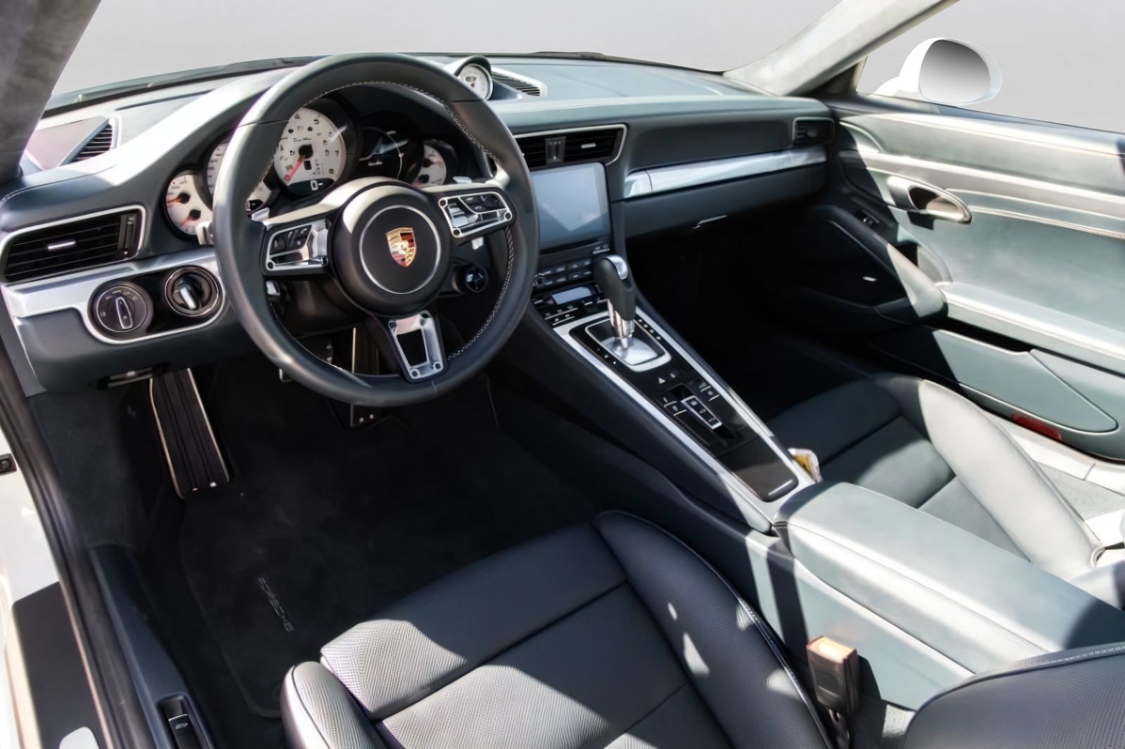 Used 2018 Porsche 911 Turbo AWD/4WD image 16
