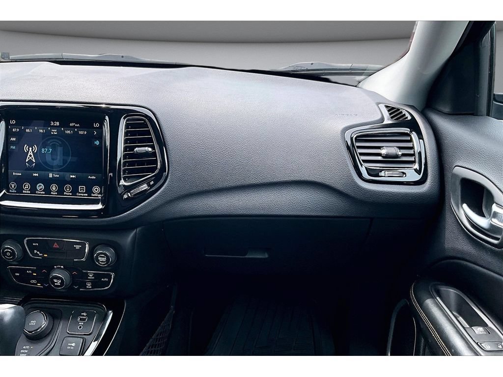 Used 2018 Jeep Compass Limited w/ Navigation Group AWD/4WD image 42
