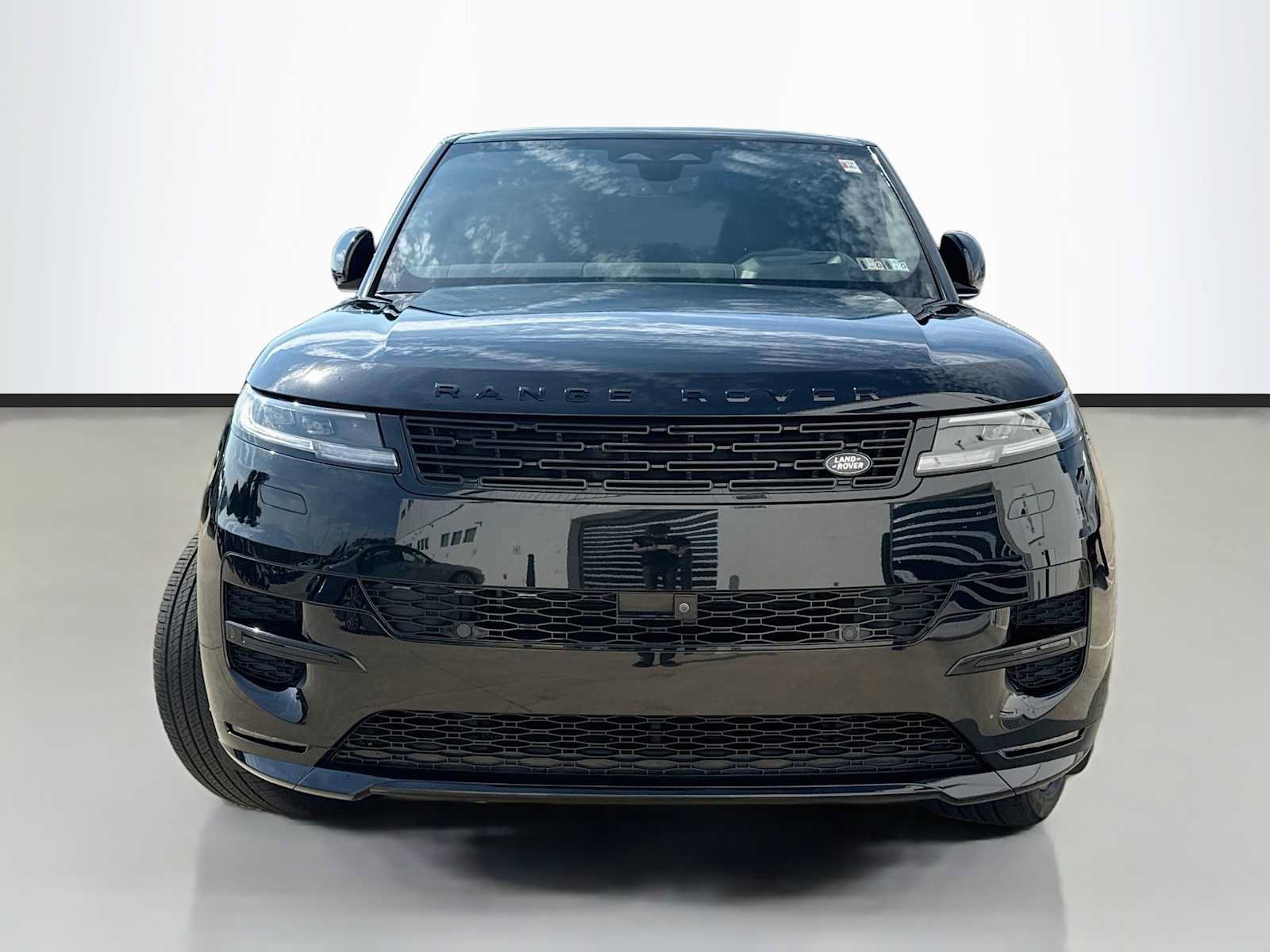 Certified 2025 Land Rover Range Rover Sport Dynamic SE AWD/4WD image 2