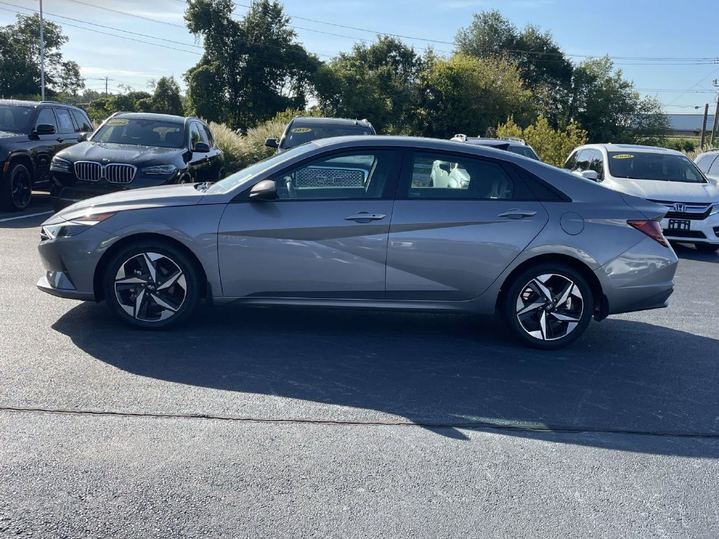 Used 2023 Hyundai Elantra SEL w/ Convenience Package FWD image 4