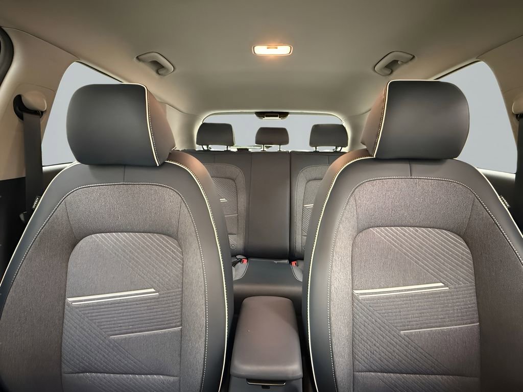 Used 2025 Hyundai Venue Limited FWD image 14