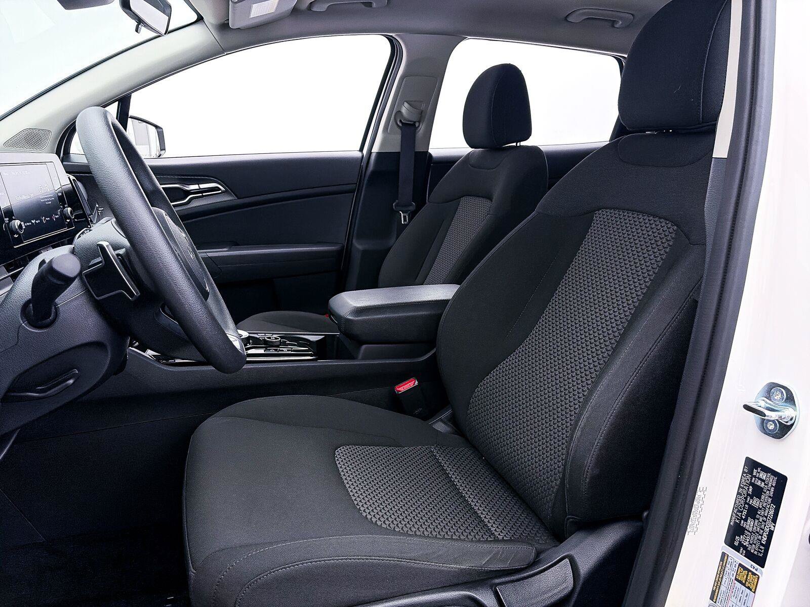 Used 2025 Kia Sportage LX FWD image 19