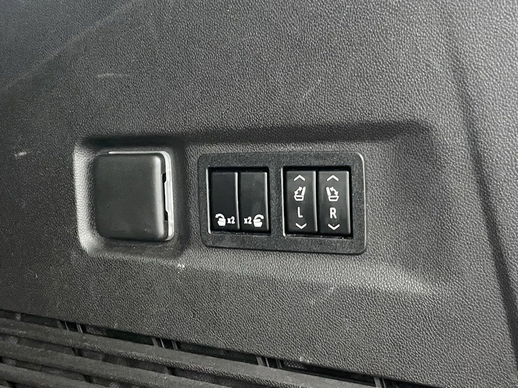 Certified 2021 Chevrolet Suburban Premier w/ Premium Package image 24