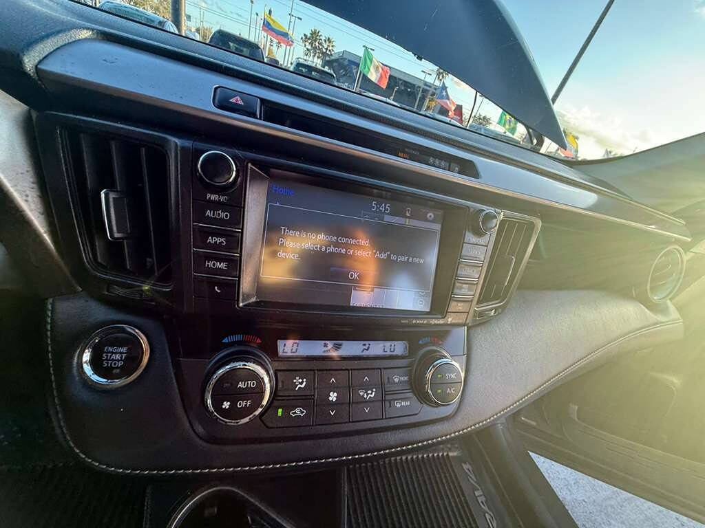 Used 2017 Toyota RAV4 XLE FWD image 4