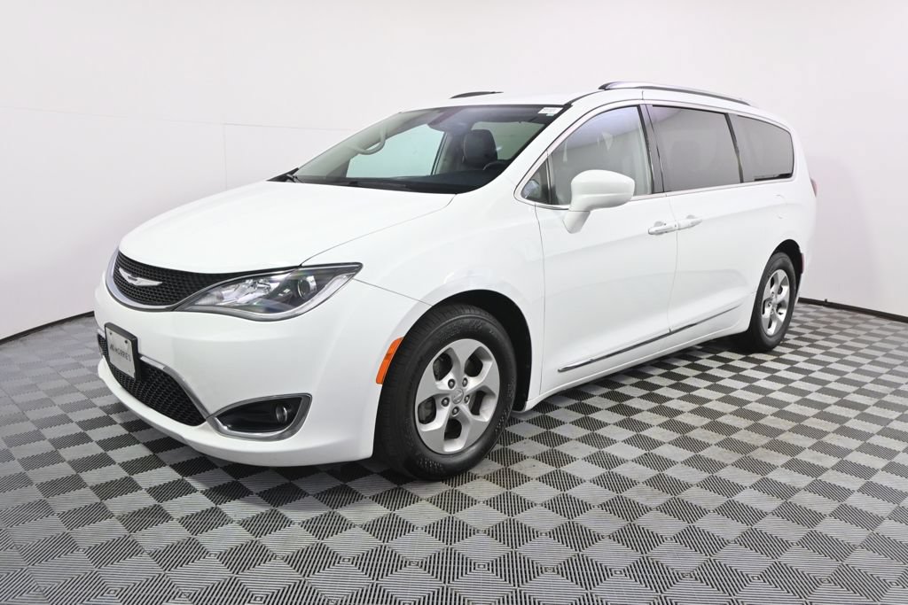 Used 2017 Chrysler Pacifica Touring-L Plus FWD image 2
