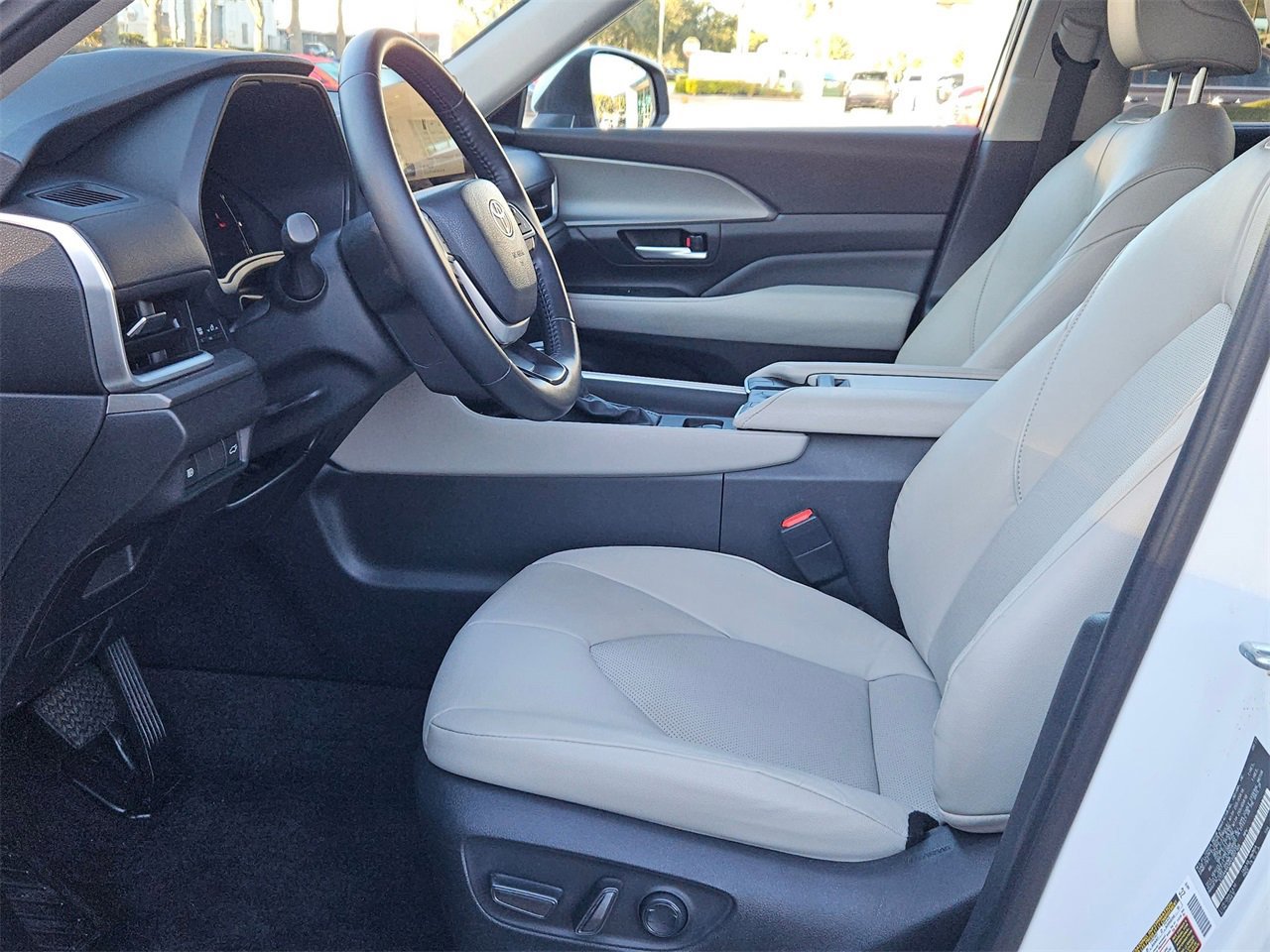 Used 2024 Toyota Grand Highlander XLE image 18