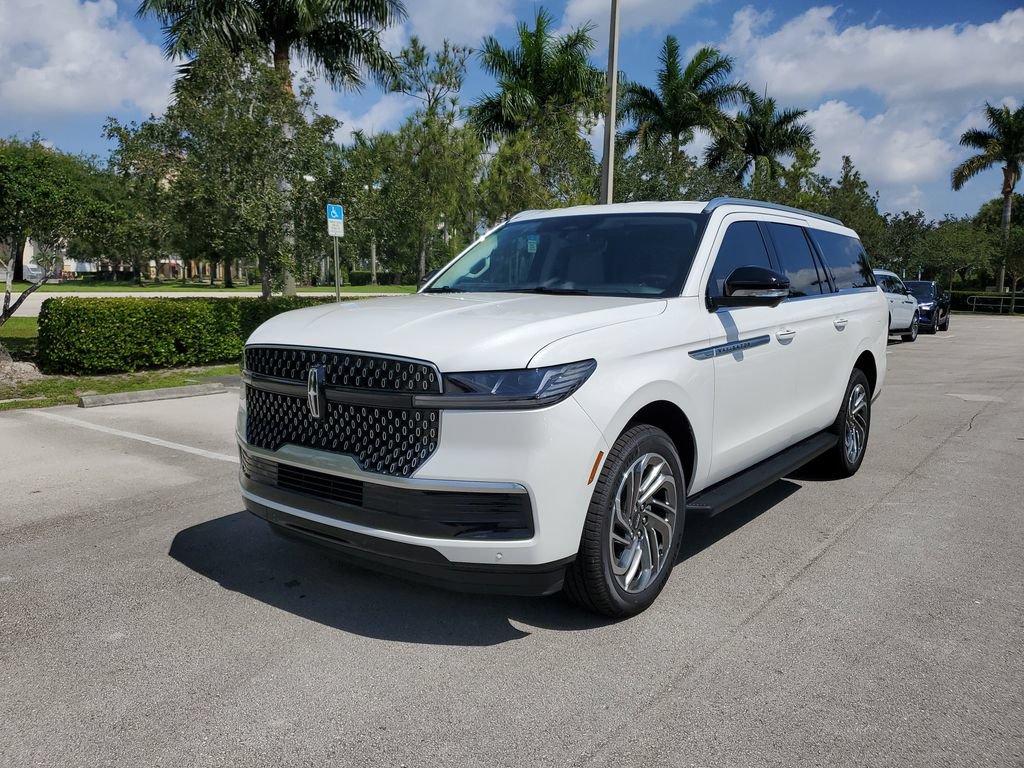 New 2026 Lincoln Navigator L Premier AWD/4WD image 2