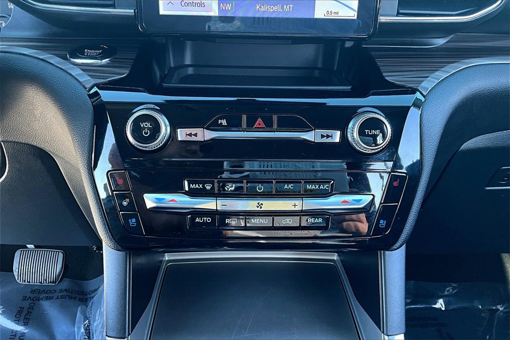 Used 2024 Ford Explorer Limited image 32