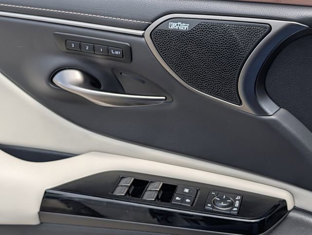 Used 2025 Lexus ES 300h Ultra Luxury FWD image 26